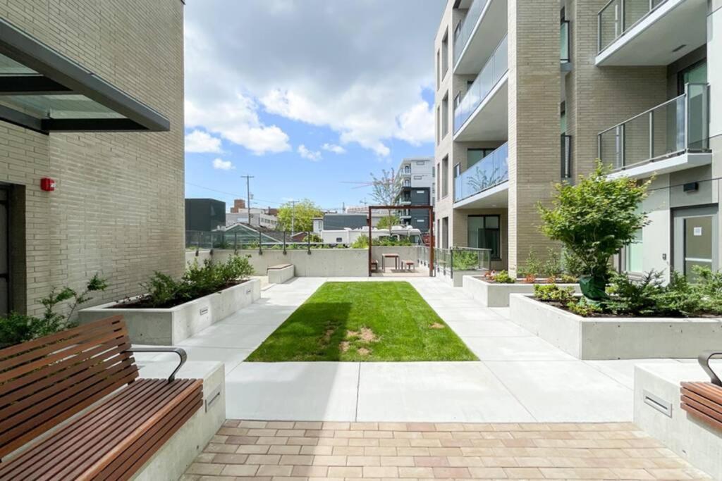 Spacious New Apartment With Working Space@Oakridge Vancouver Esterno foto