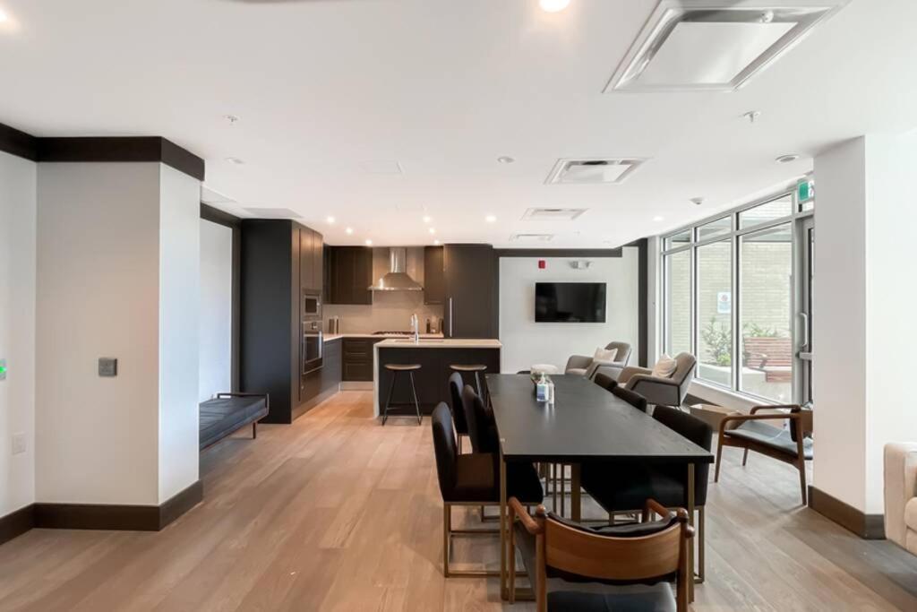 Spacious New Apartment With Working Space@Oakridge Vancouver Esterno foto